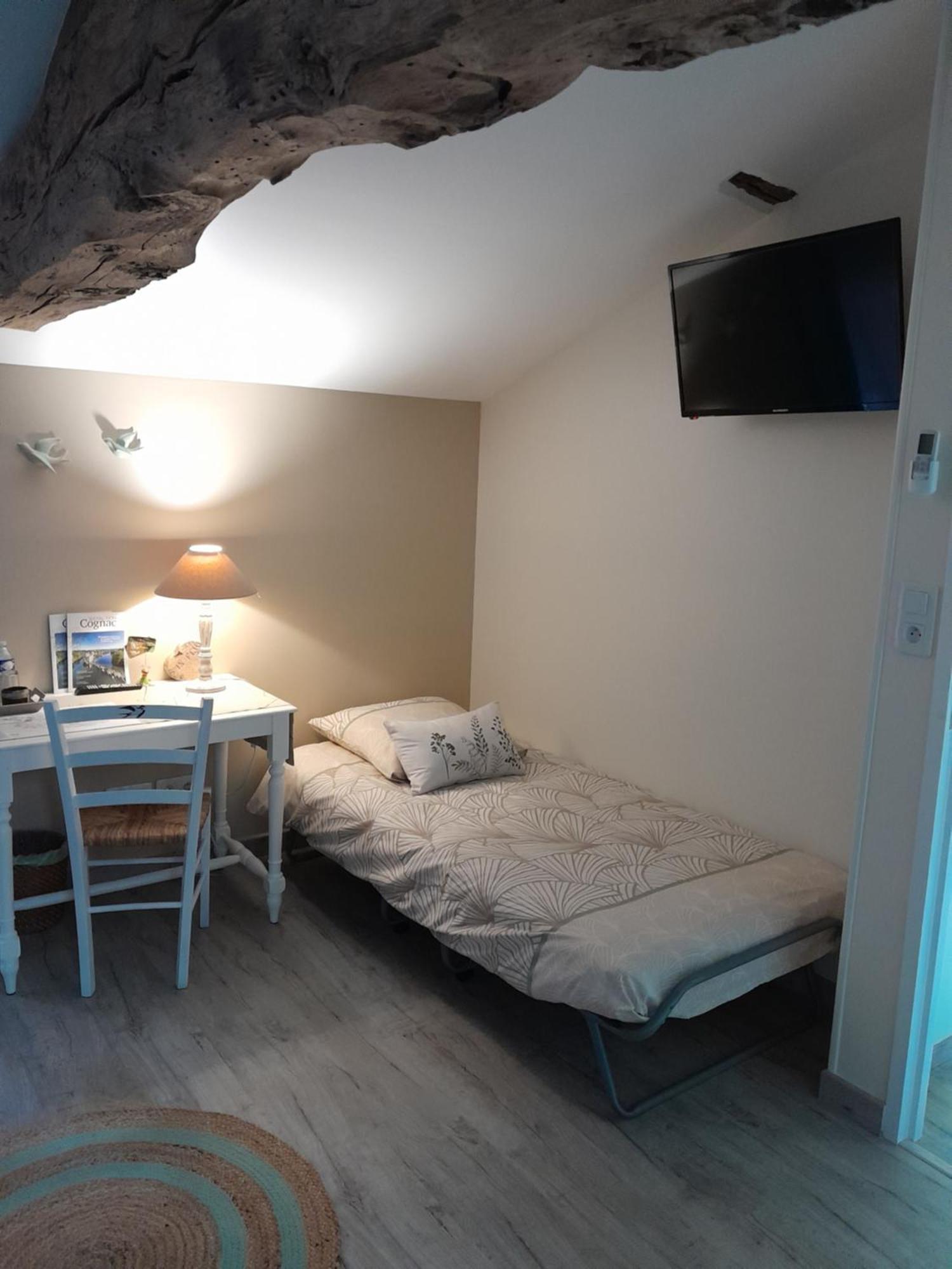 La Douce Charentaise Bed & Breakfast Merignac  Luaran gambar